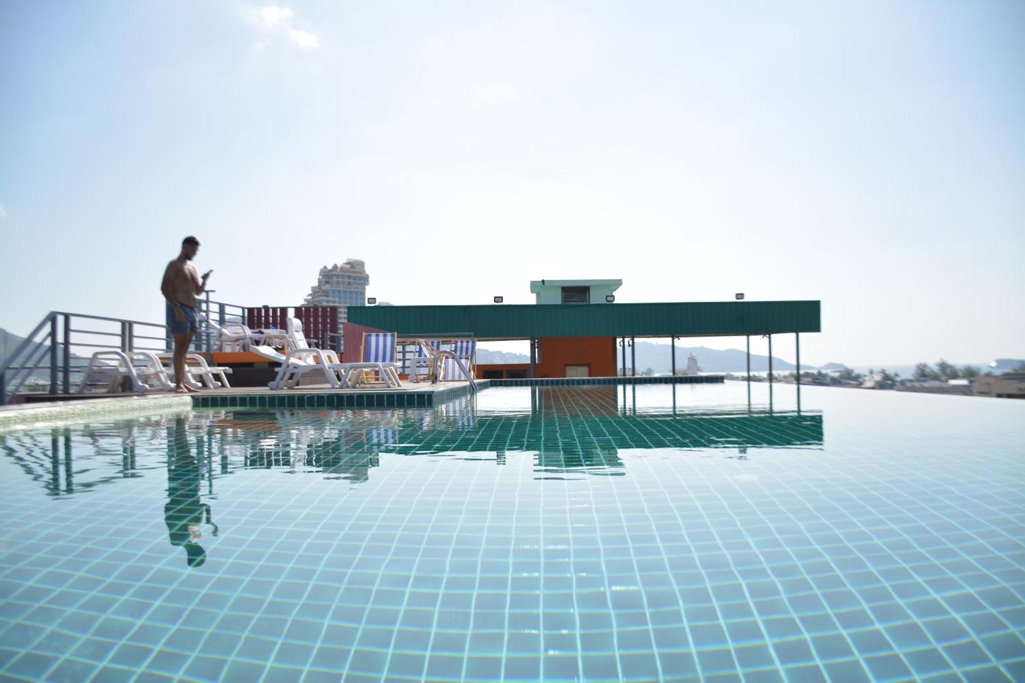 Zephyr Grand Hotel Patong 外观 照片