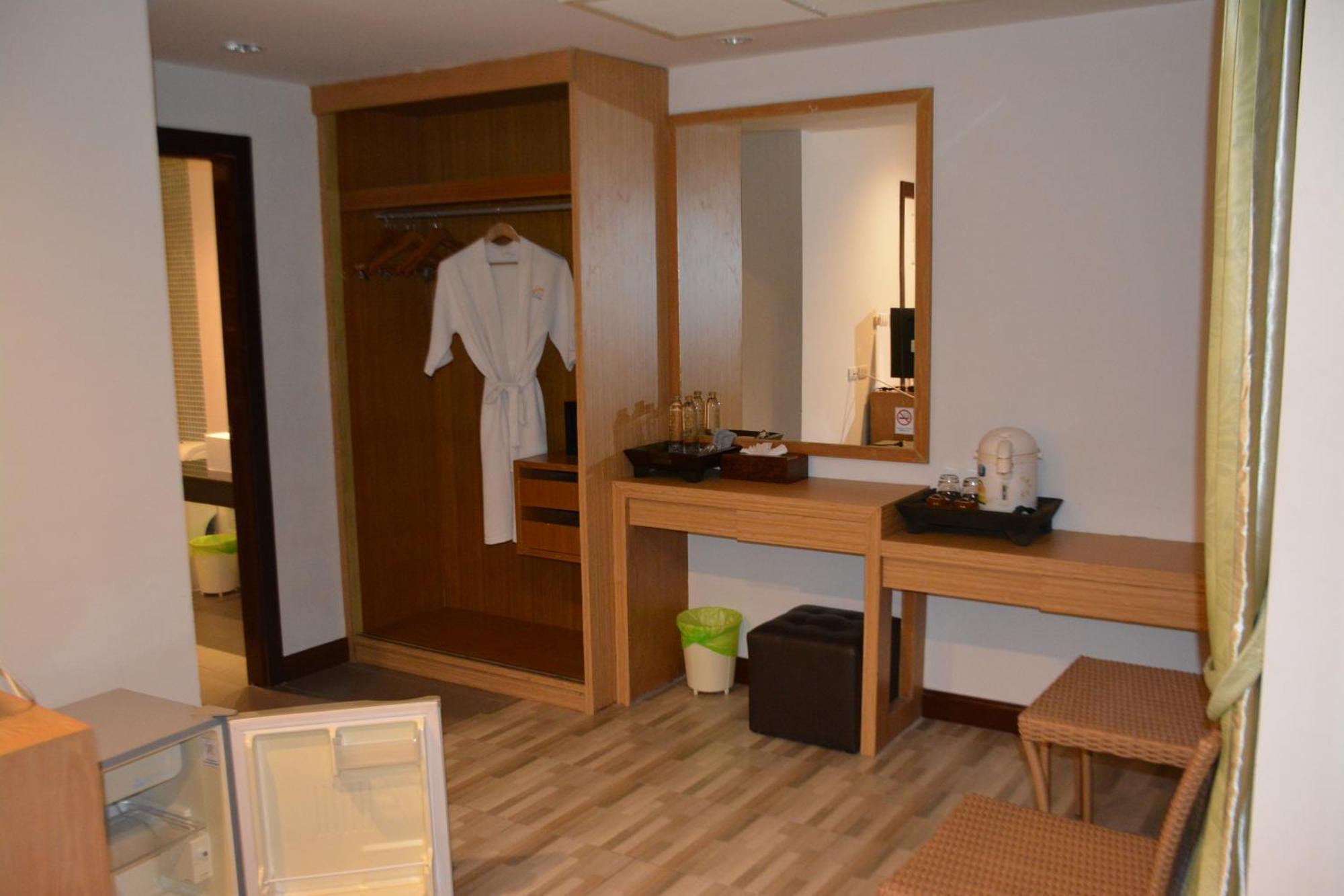 Zephyr Grand Hotel Patong 外观 照片
