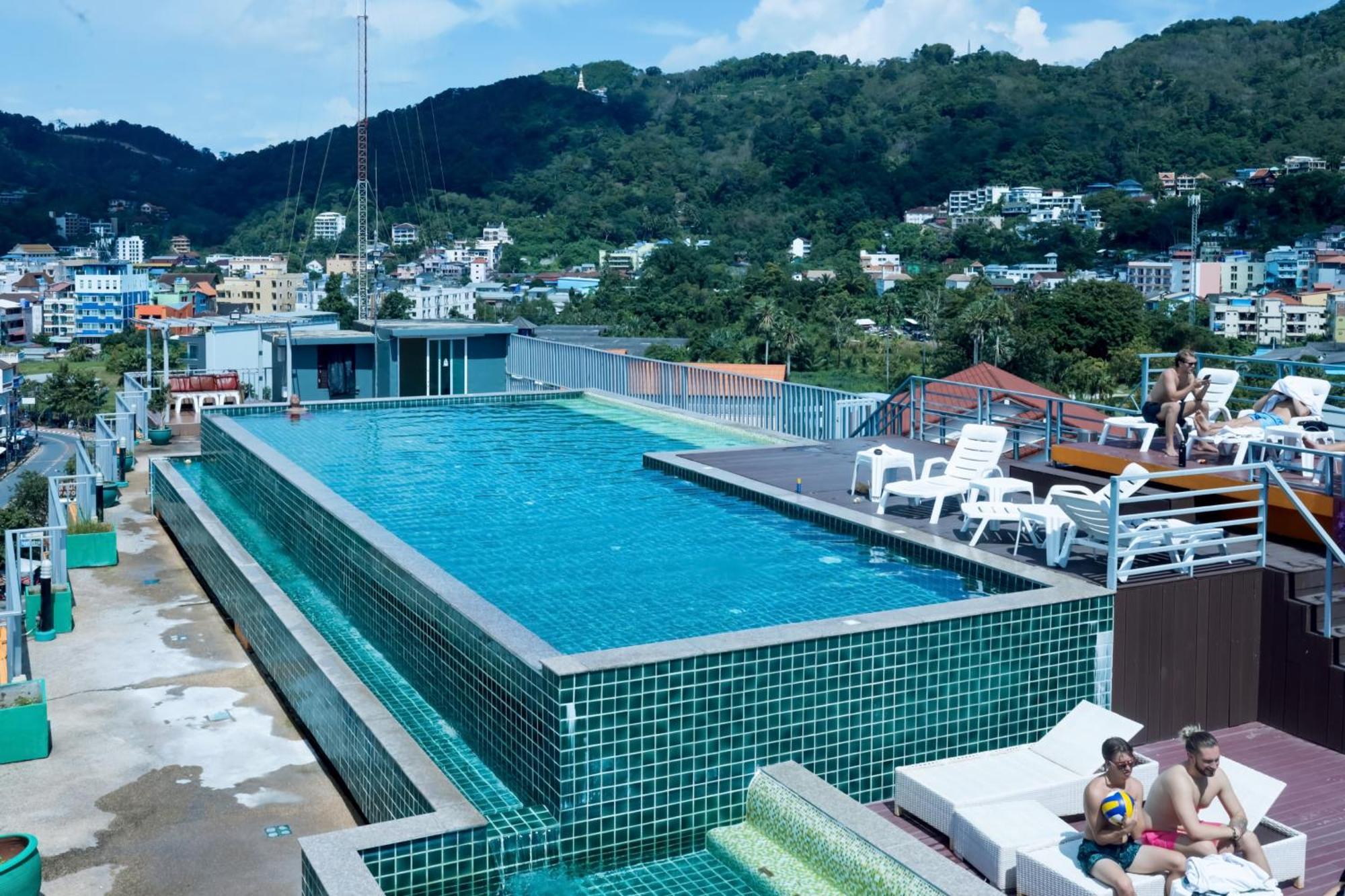 Zephyr Grand Hotel Patong 外观 照片