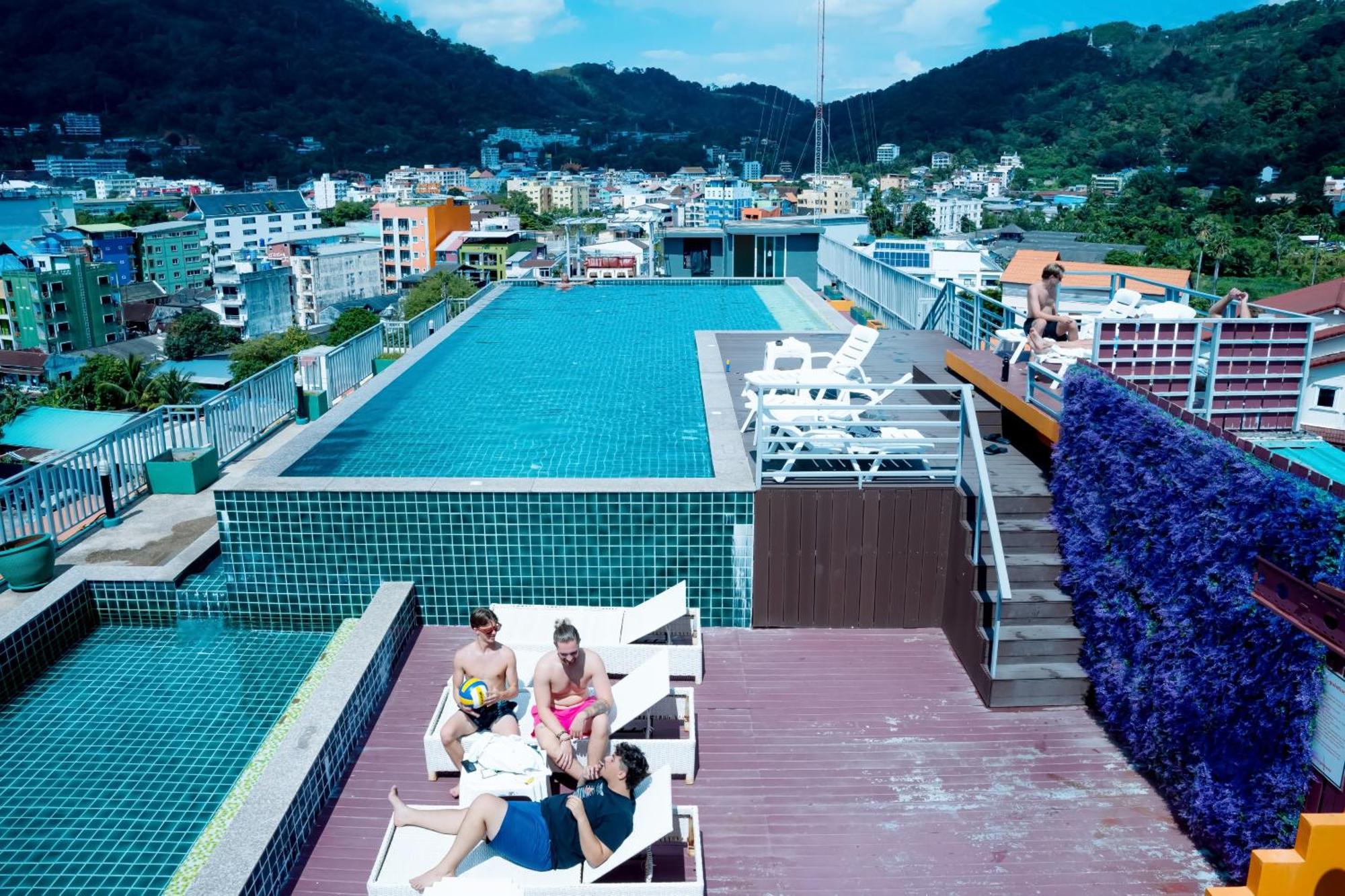 Zephyr Grand Hotel Patong 外观 照片